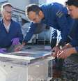 O aparelho pode ser usado em qualquer lugar do mundo e não usa eletricidade  Foto: Stephen McNally/UC Berkeley/Divulgação / BBC News Brasil