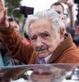  O ex presidente do Uruguai, José Mujica em entrevista coletiva após visitar o ex presidente Luiz Inácio Lula da Silva, que está preso na sede da Polícia Federal em Curitiba (PR), nesta quinta-feira (21). A presidente do PT, Gleisi Hoffmann esteve presente.  Foto: CASSIANO ROSÁRIO/FUTURA PRESS / Estadão
