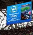 VAR apareceu e foi decisivo  Foto: Jorge Silva / Reuters