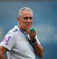 Tite saiu em defesa de Gabriel Jesus e mostra que não deve tirá-lo do time para o jogo contra o México pelas oitavas de final da Copa do Mundo  Foto: Hannah Mckay / Reuters