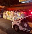 A droga estava escondida no fundo falso de um caminhão com reboque  Foto: Polícia Militar Rodoviária/divulgação / Estadão