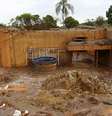 Lama cobre escola em vilarejo de Bento Rodrigues após rompimento de barragem  Foto: DW / Deutsche Welle