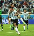 Rojo e Messi celebram gol da Argentina  Foto: Richard Heathcote / Getty Images 