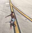 Homem só de cueca na pista do aeroporto de Atlanta 26/06/2018 TK JAMES/via REUTERS   Foto: Reuters