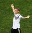 Toni Kroos comemora seu gol decisivo no fim do jogo entre Alemanha e Suécia  Foto: Michael Steele / Getty Images