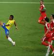 Lance capturado por fotógrafo mineiro mostra Paulinho num movimento bailarino de um ângulo que poucos tiveram oportunidade de ver  Foto: Cortesia/Eugenio Savio / BBC News Brasil