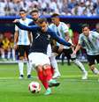 Griezmann chuta para marcar gol de pênalti contra a Argentina
 30/6/2018     REUTERS/Dylan Martinez  Foto: Reuters