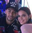 Bruna Marquezine brinca com pisão que Neymar levou no jogo de Brasil e México  Foto: Reprodução, Raphael Dias/Gshow / PureBreak