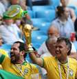Torcida está empolgada com a campanha do Brasil na Copa  Foto: Thiago Bernardes/Frame Photo / Estadão Conteúdo