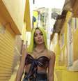 Anitta de peruca verde neón em gravação de clipe em Bogotá, na Colômbia  Foto: Instagram, /Divulgação / PureBreak