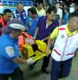 Soccorristas carregam sobrevivente do naufrágio na ilha de Phuket
05/07/2018
REUTERS via Reuters TV  Foto: Reuters