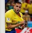 Renato Augusto comemora gol do Brasil 
 6/7/2018     REUTERS/Toru Hanai   Foto: Reuters