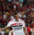 Militão e Léo Duarte tentam cabecear  Foto: Rudy Trindade / Framephoto / Estadão Conteúdo