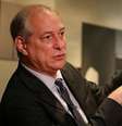 Candidato do PDT à Presidência, Ciro Gomes, fala durante entrevista à Reuters em março
15/03/2018
REUTERS/Sergio Moraes  Foto: Reuters