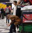 Passageiros aguardam voo no aeroporto de Congonhas na manhã deste sábado (21)  Foto: Renato S. Cerqueira / Futura Press