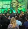 Janaína Paschoal e Jair Bolsonaro se encontram pela primeira vez na vida durante a Convenção Nacional do PSL, no Rio de Janeiro, que vai lançar a candidatura do militar à Presidência  Foto: BBC News Brasil