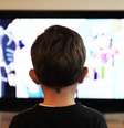 Quase 98% dos lares brasileiros possuem TV, de acordo com o IBGE: o aparelho serve de companhia a milhões de crianças e adolescentes  Foto: Divulgação