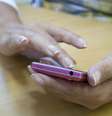 É a primeira vez que os celulares atingem essa marca  Foto: Marcos Santos/USP Imagens / via Fotos Públicas