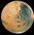 Descoberta de lago subterrâneo, após anos de análise de dados de sonda espacial lançada em 2003, aumenta chances de se encontrar vida no planeta.  Foto: Science Photo Library / BBC News Brasil