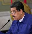 Maduro segura nota em reunião em Caracas
 25/7/2018   Divulgação  Foto: Reuters