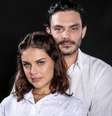 Maria (Paloma Bernardi) e Tião (Kiko Pissolato): o amor colocado à prova diante de ideologias conflitantes  Foto: Kelson Spatalo / Divulgação