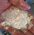 Kaitlyn não se contentou com a quantidade de glitter recebida da primeira vez, então recebeu mais uma encomenda que a fez se arrepender.  Foto: Facebook/KhaleesiKait / Estadão