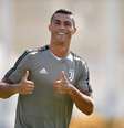 Cristiano Ronaldo em seu primeiro dia de trabalho de campo na Juve  Foto: Twitter/Juventus / Ansa - Brasil