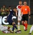 Neymar em ação contra o belga Tielemans  Foto: Bobby Yip / Reuters