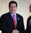 Em visita ao Brasil em 2017, presidente do Paraguai, Horacio Cartes, cumprimenta Michel Temer  Foto: Fátima Meira / Futura Press