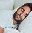 Dormir de lado é melhor do que dormir de bruços, mas qual lado é melhor?  Foto: Getty Images / BBC News Brasil