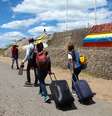 Venezuelanos atravessam a fronteira com o Brasil em Roraima  Foto: Edmar Barros / Futura Press