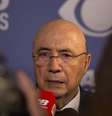 Henrique Meirelles (MDB), chega para o primeiro debate presidencial das eleições 2018 promovido pela Band, na sede da emissora no bairro do Morumbi, zona sul de São Paulo (SP), nesta quinta feira (09).  Foto: PAULO LOPES/FUTURA PRESS / Estadão Conteúdo