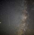 Meteoro cruza o céu no iníci oda manhã durante a chuva de meteoros anual Perseid, perto de Mitzpe Ramon,
em Israel
13/08/2018
REUTERS/Amir Cohen  Foto: Reuters