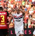 Respeitosamente e sem efusividade, Diego Souza comemora seu gol contra o Sport  Foto: Paulo Paiva/Agif / Gazeta Press