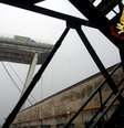 Ponte que desabou em Gênova, em foto divulgada pelos bombeiros italianos 14/08/2018 Divulgação via Reuters  Foto: Reuters