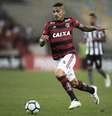 Guerrero atuando pelo Flamengo  Foto: Celso Pupo / Fotoarena / Estadão