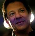 O candidato a vice-presidente na chapa do PT, Fernando Haddad, afirmou que acredita que a disputa ao Planalto no segundo turno ocorrerá entre o representante de sua sigla e o PSDB, desde que Geraldo Alckmin consiga se desvencilhar da ligação com o governo de Michel Temer  Foto: Reuters