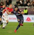 Cavani chuta para o gol pelo PSG  Foto: Romain Perrocheau / Getty Images