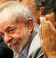 Lula é o candidato do PT à Presidência, mesmo preso em Curitiba desde 7 de abril  Foto: Estrela / Getty Images 