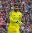 Foi uma nulidade na Copa do Mundo, sem nenhuma defesa difícil em cinco partidas, e já andou falhando feio pelo seu novo clube, o Liverpool  Foto: Peter Powell  / Reuters