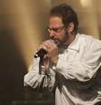 O ator Bruce Gomlevsky, de 43 anos, vive o ídolo do rock falecido há 22 anos  Foto: Divulgação