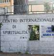 Entrada da estrutura da Igreja Católica que receberá migrantes do navio Diciotti  Foto: ANSA / Ansa - Brasil