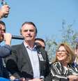 O candidato do PSL à Presidência da República, Jair Bolsonaro, discursa em carro de som após desembarcar no Aeroporto Salgado Filho, em Porto Alegre (RS), na manhã desta quarta-feira (29). Bolsonaro estava acompanhado do deputado Onyx Lorenzoni (DEM-RS).   Foto: EDUARDO TEIXEIRA/RAW IMAGE / Estadão