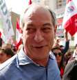 Candidato do PDT à Presidência, Ciro Gomes, durante caminhada de campanha em Curitiba
01/09/2018 REUTERS/Rodolfo Buhrer  Foto: Reuters