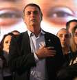 Candidato do PSL à Presidência, Jair Bolsonaro, ouve o Hino Nacional durante encontro com mulheres em Porto Alegre
30/08/2018 REUTERS/Diego Vara  Foto: Reuters
