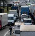 Caminhões parados na rodovia Régis Bittencourt durante a greve dos caminhoneiros contra os preços do diesel no fim de maio
25/05/2018
REUTERS/Leonardo Benassatto  Foto: Reuters