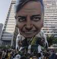 Para Jair Bolsonaro, o desafio é manter a liderança nas eleições para Presidência sem estar fisicamente nas ruas  Foto: EPA / BBC News Brasil