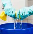 Limpar a cozinha usando um litro de água  Foto: Shutterstock / TudoGostoso