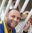 Carteiro faz sucesso com fotos ao lado de cachorros.   Foto: Facebook/angelocristianodasilvaantunes/ / Estadão Conteúdo