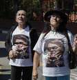Apoiadores com camisas de Bolsonaro em frente ao Hospital Albert Einstein, em São Paulo  Foto: ANSA / Ansa - Brasil